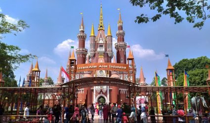 Kemegahan-Istana-Anak-Anak-TMII-SiRiAnt